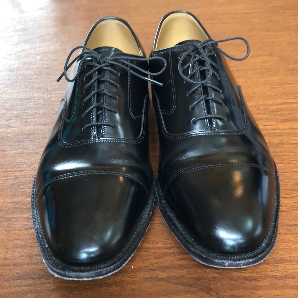 Men’s size 10 D/B Johnston & Murphy dress shoes.